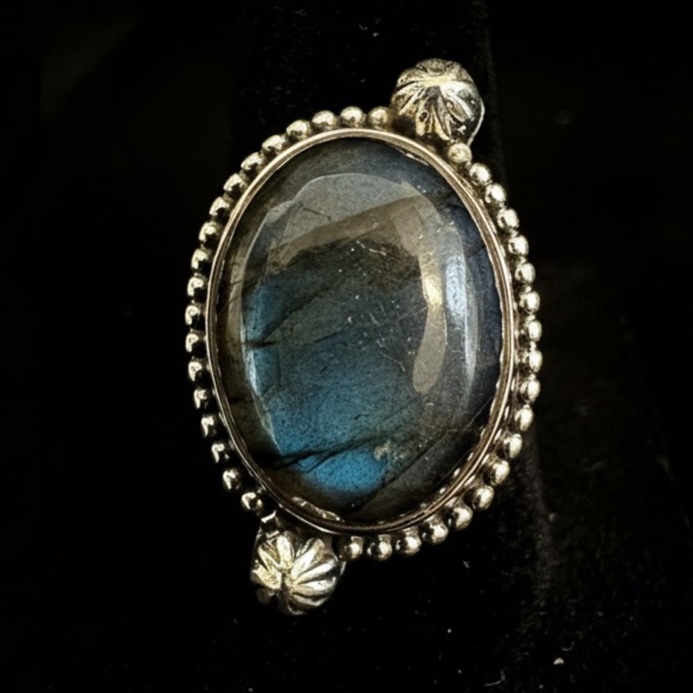 Elegant sterling Silver and‎ labradorite Gemstone Ring